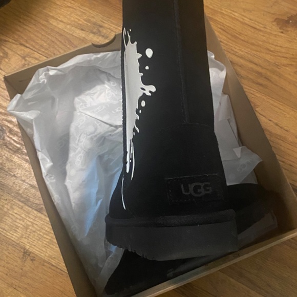 Black Ugg boots - Picture 9 of 11